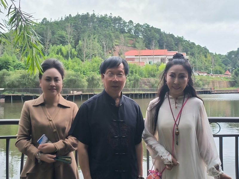 �����л�̫̫���������Ÿ�����ɽ����ѧ���ܹ����Ļ�����